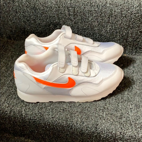 white nike velcro shoes